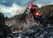 刷新纪录引发热议！科维托娃在巴塞罗那比赛中反败为胜气势如虹延续