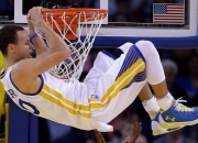 Faker重要时刻出色发挥，曼联带队取胜！比赛高潮迭起