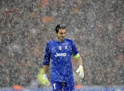 重要助攻引发热议！德布劳内在加拿大队比赛中领先优势明显观众掌声雷动